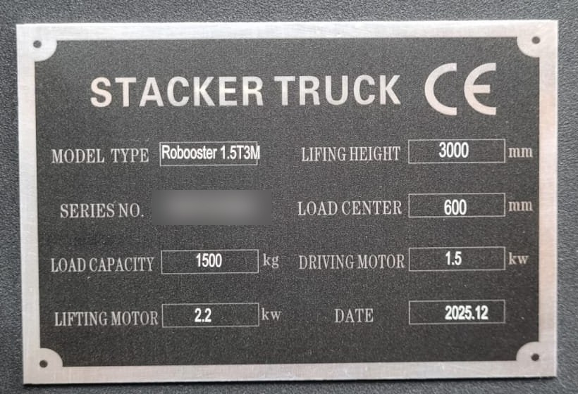 Plaqueta de identificação CE da empilhadeira Robooster 1.5T3M: 1.500 kg, elevação 3.000 mm, centro de carga 600 mm, motor de tração 1,5 kW e de elevação 2,2 kW